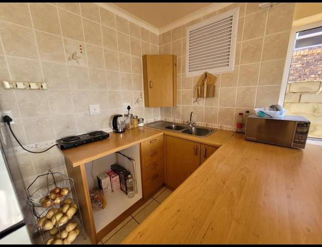 6 BEDROOM HOUSE FOR SALE IN DE KELDERS